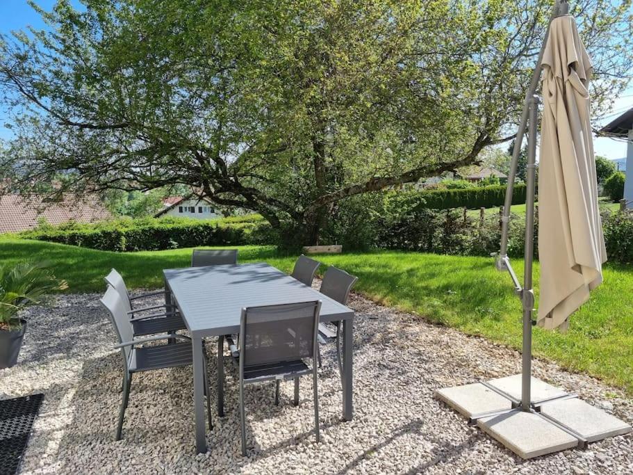 Logement Dans Maison + Exterieur Orchamps-Vennes Exterior foto